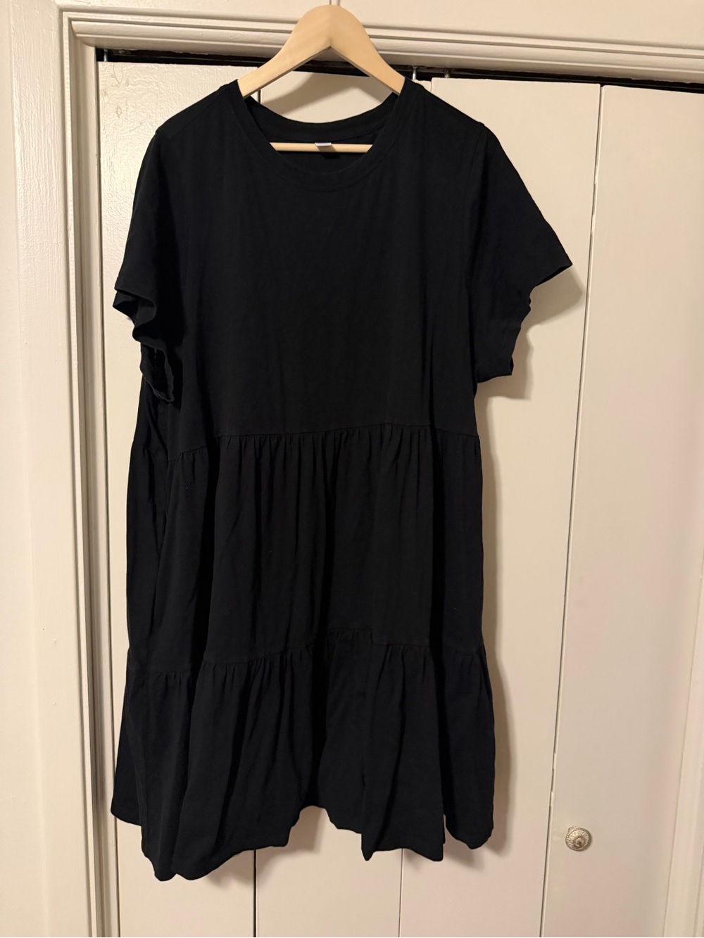 Old Navy Black Tiered Short-Sleeve Dress